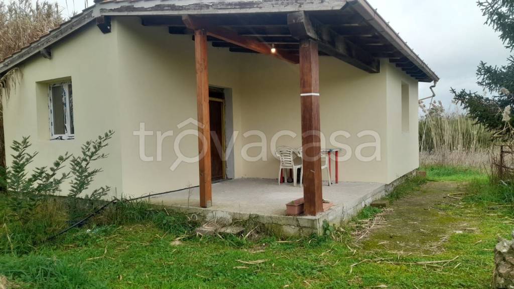 casa indipendente in vendita a Roma in zona Casal Palocco