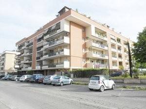 appartamento in vendita a Roma in zona Torre Angela