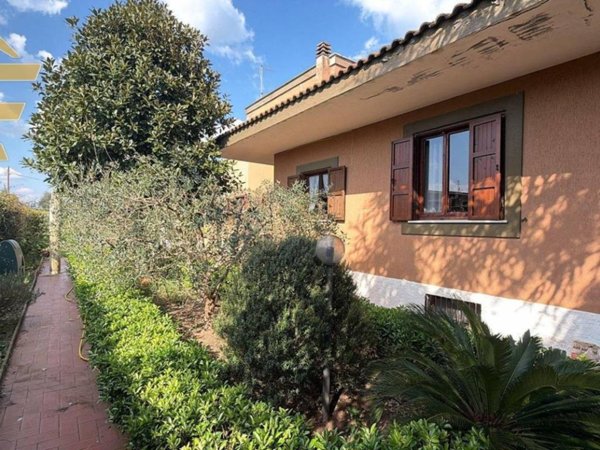 casa indipendente in vendita a Roma in zona Pantan Monastero