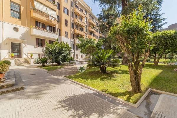 appartamento in vendita a Roma in zona Della Vittoria