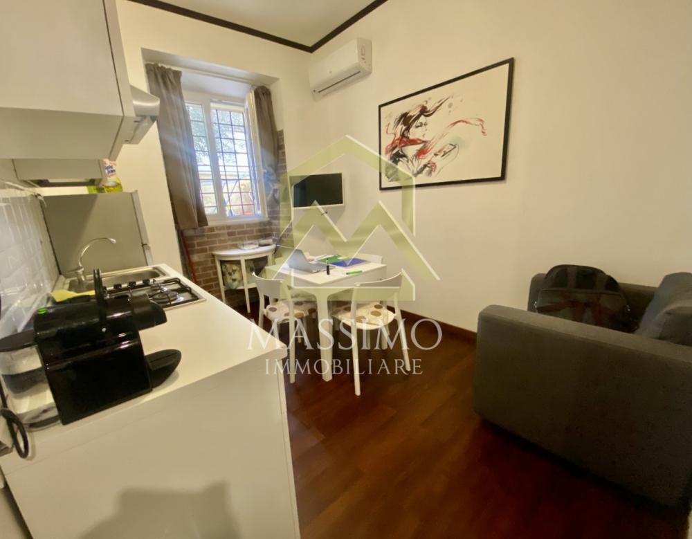 appartamento in vendita a Roma in zona Appio Latino