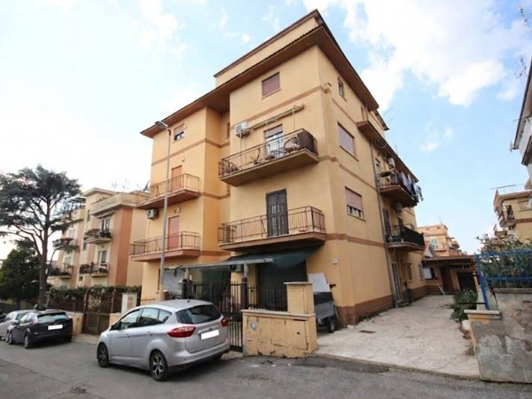 appartamento in vendita a Roma in zona Torre Angela