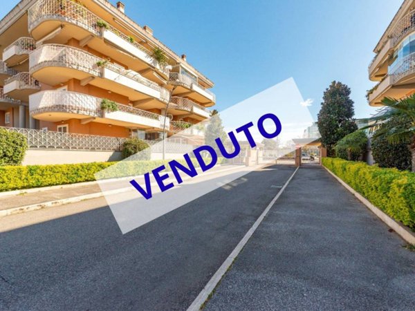 appartamento in vendita a Roma in zona Fonte Laurentina