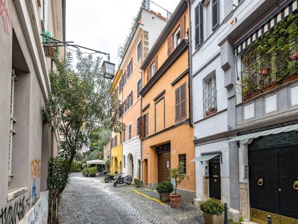 appartamento in vendita a Roma in zona Trastevere
