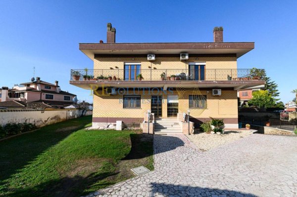 casa indipendente in vendita a Roma in zona Infernetto