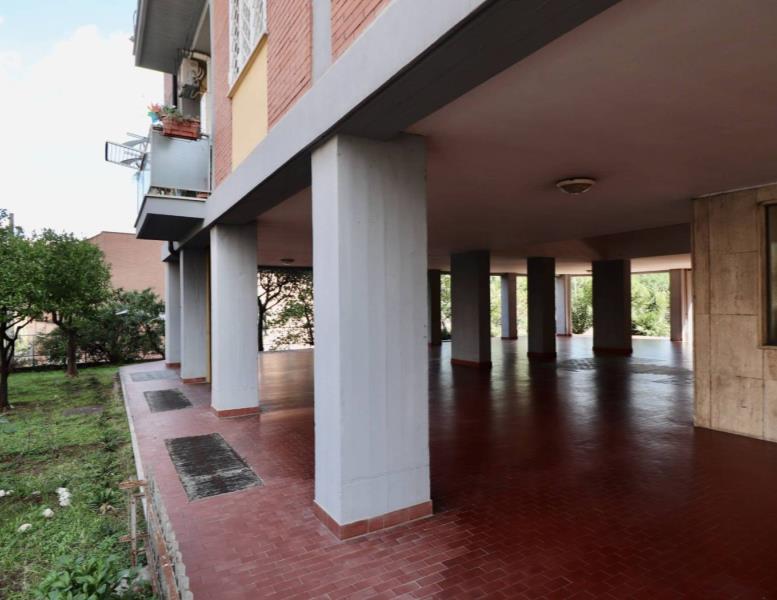 appartamento in vendita a Roma in zona Torre Spaccata