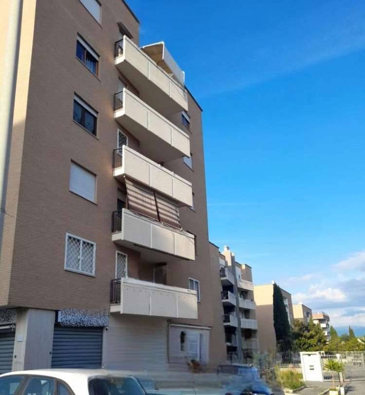 appartamento in vendita a Roma in zona Ponte di Nona
