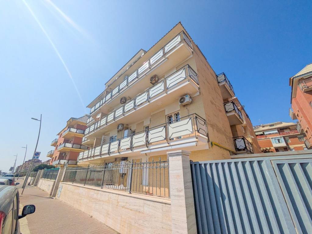 appartamento in vendita a Roma in zona Castel Fusano