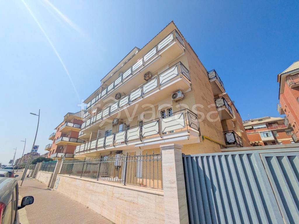 appartamento in vendita a Roma in zona Ostia