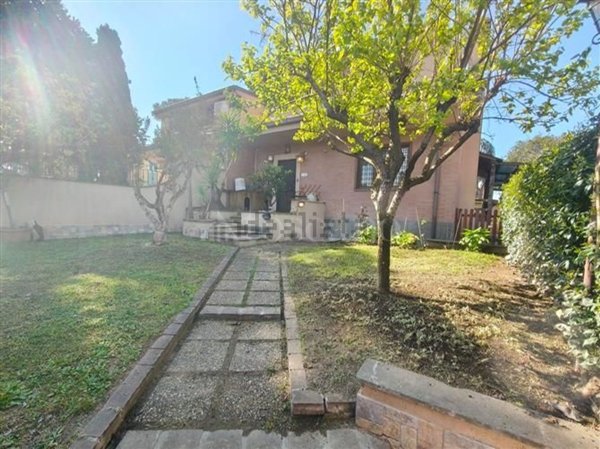 casa indipendente in vendita a Roma in zona Infernetto