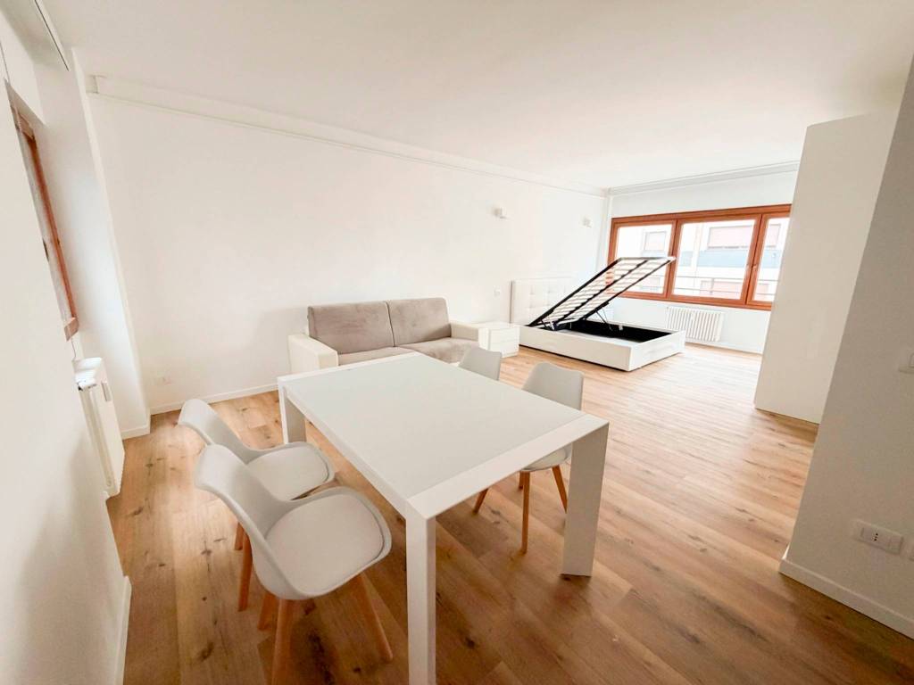 appartamento in vendita a Roma in zona Ostiense