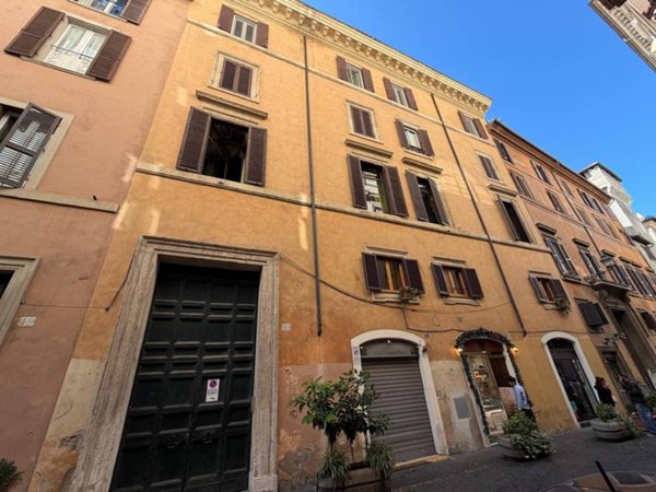 appartamento in vendita a Roma in zona Parione/Sant'Eustachio