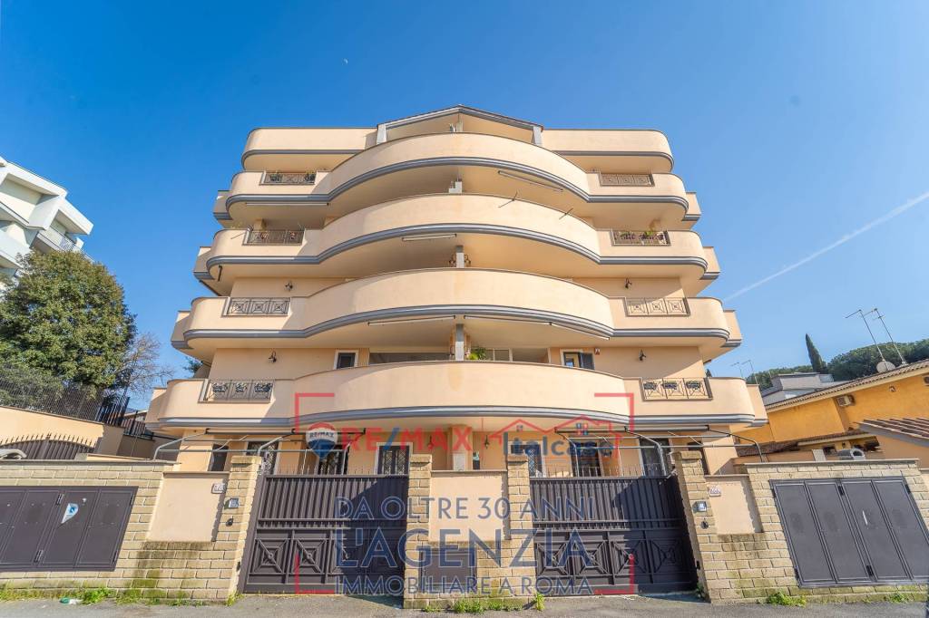 appartamento in vendita a Roma in zona Selva Candida