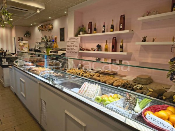 negozio in vendita a Roma in zona Appio Claudio