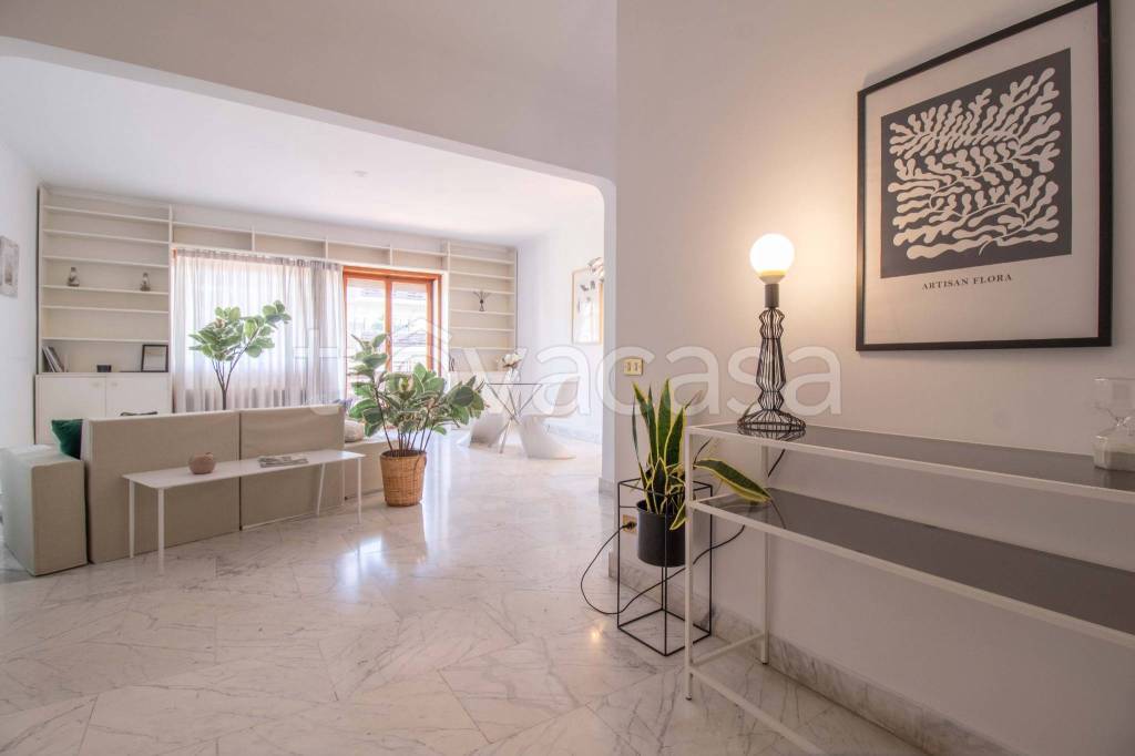 appartamento in vendita a Roma in zona Ardeatino