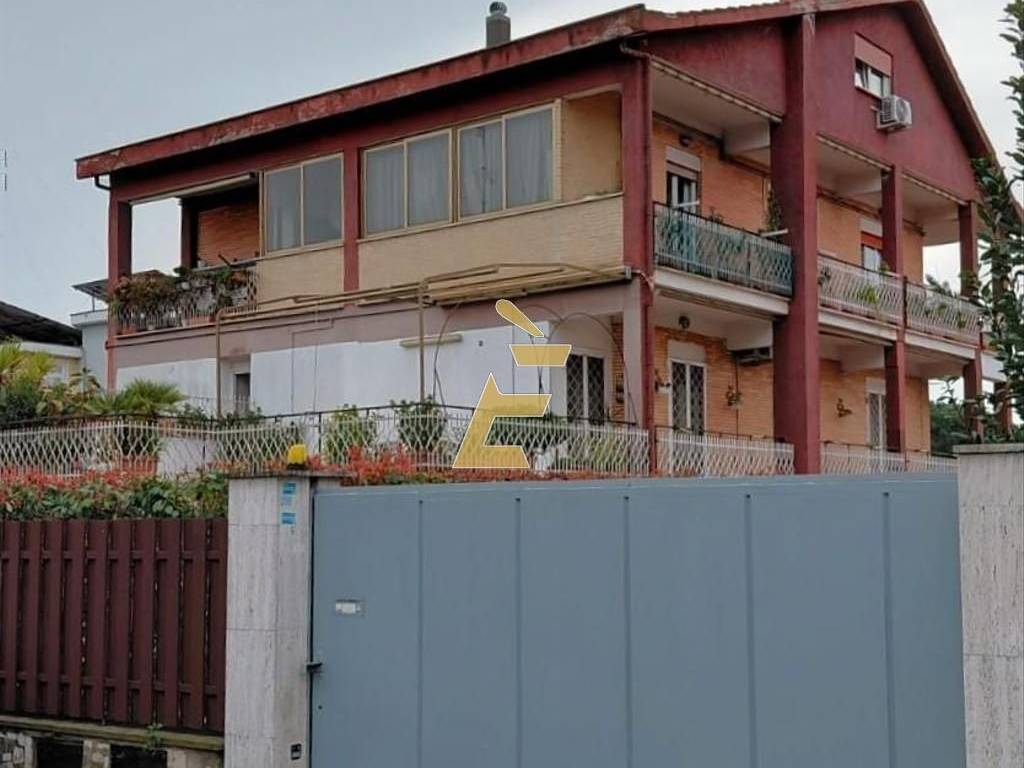 appartamento in vendita a Roma in zona Corviale