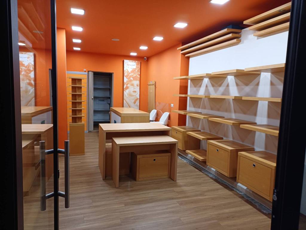 negozio in vendita a Roma in zona Rione Prati