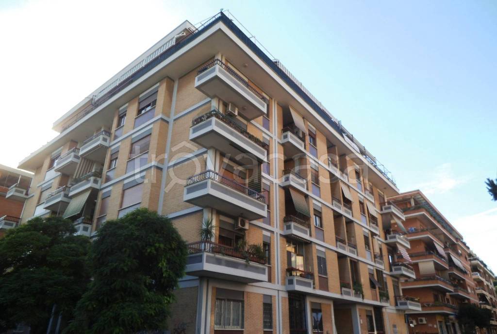 appartamento in vendita a Roma in zona Ostia