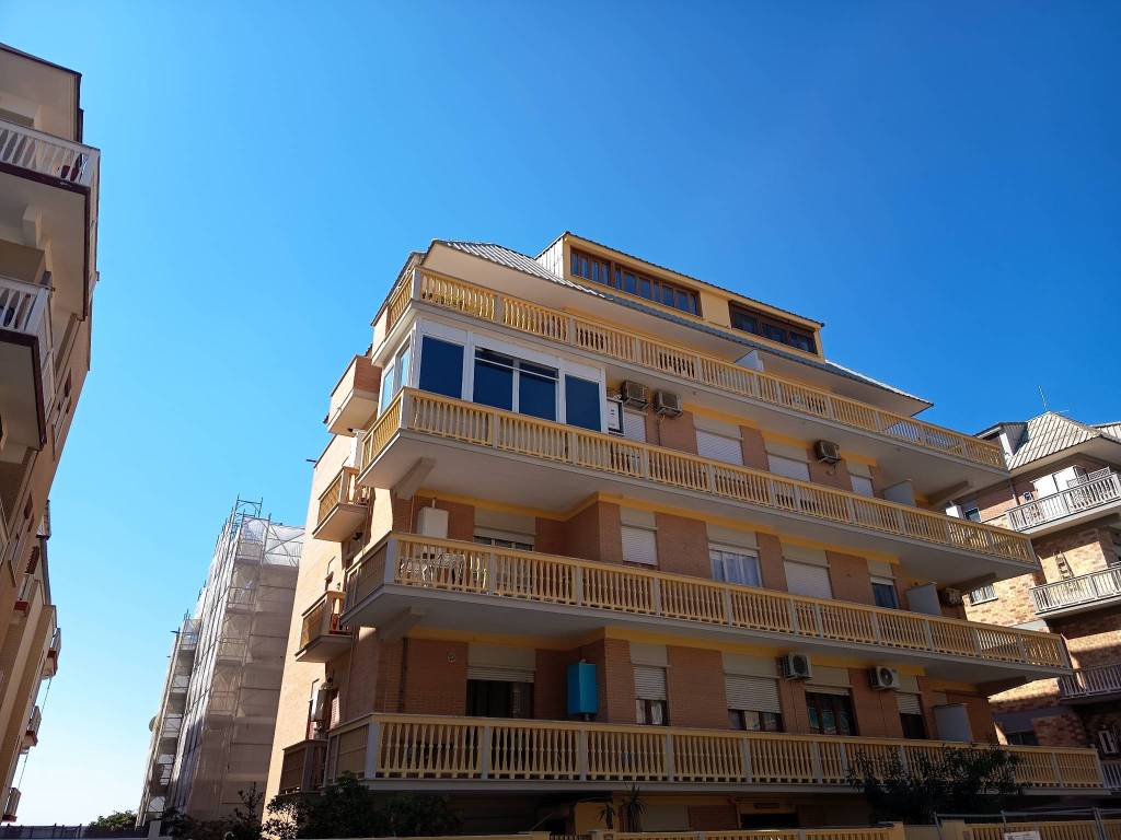 appartamento in vendita a Roma in zona Ostia