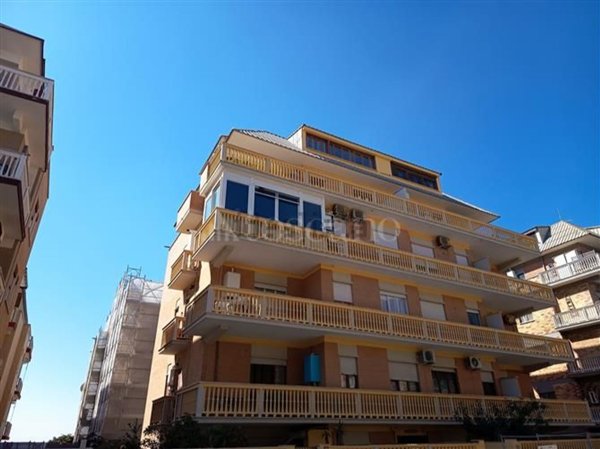 appartamento in vendita a Roma in zona Ostia