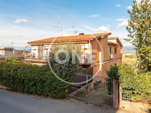 appartamento in vendita a Roma in zona Finocchio