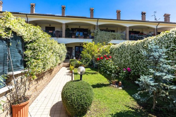 casa indipendente in vendita a Roma in zona Mezzocammino