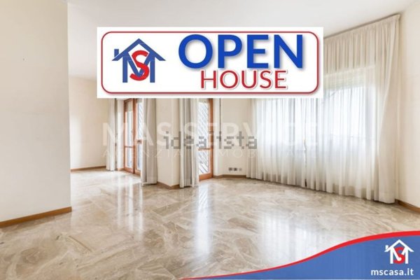 appartamento in vendita a Roma in zona Mostacciano