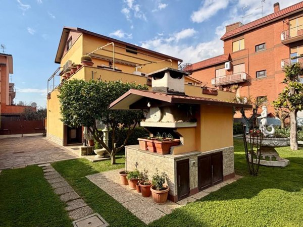 appartamento in vendita a Roma in zona Tor Vergata/Torrenova