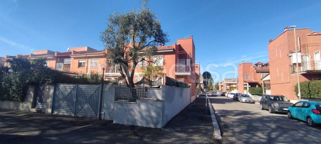 casa indipendente in vendita a Roma in zona Acilia