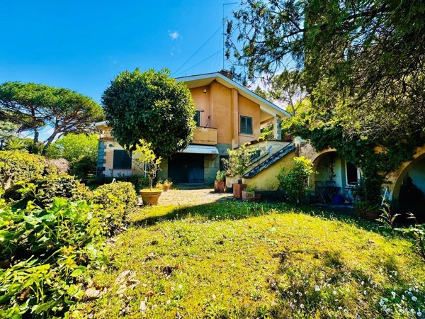 casa indipendente in vendita a Roma in zona Sette Bagni