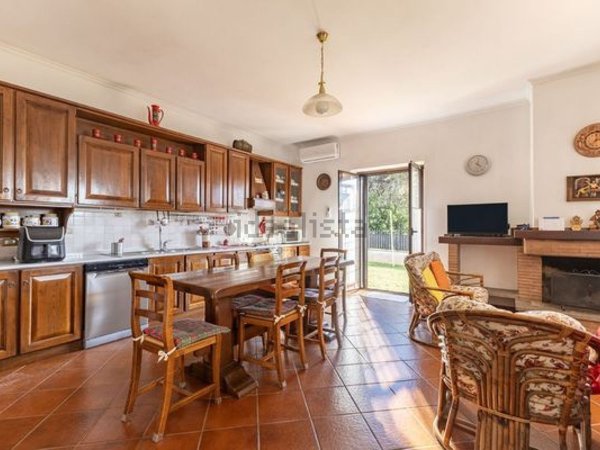 casa indipendente in vendita a Roma