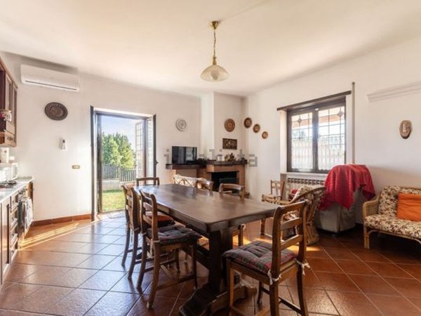 casa indipendente in vendita a Roma