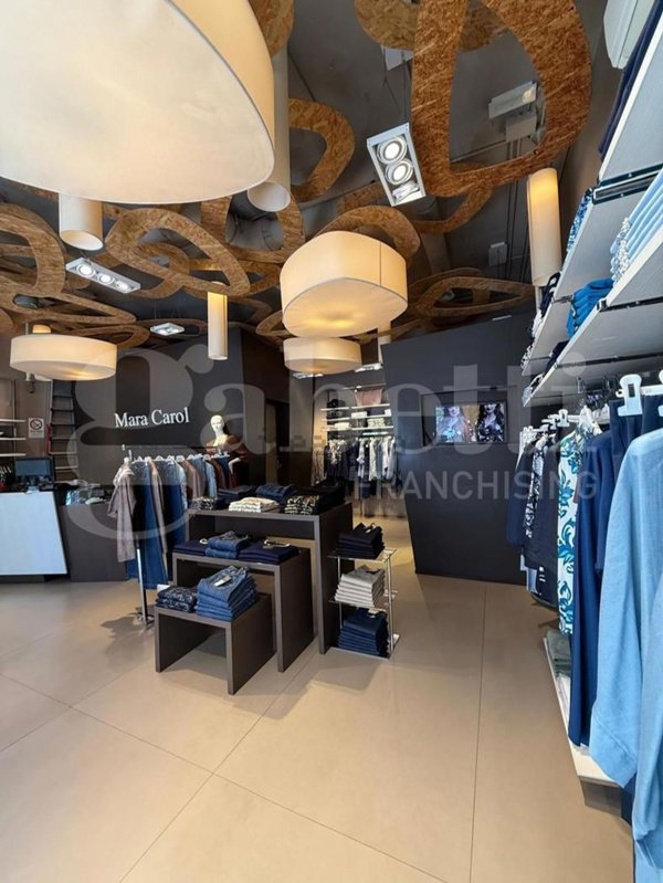 negozio in vendita a Roma in zona Esquilino