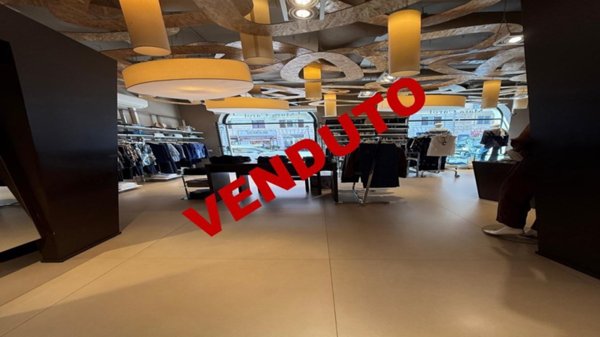negozio in vendita a Roma in zona Esquilino
