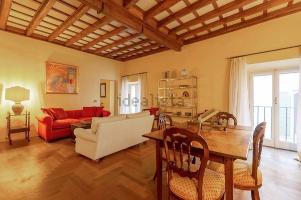 appartamento in vendita a Roma in zona Rione Regola