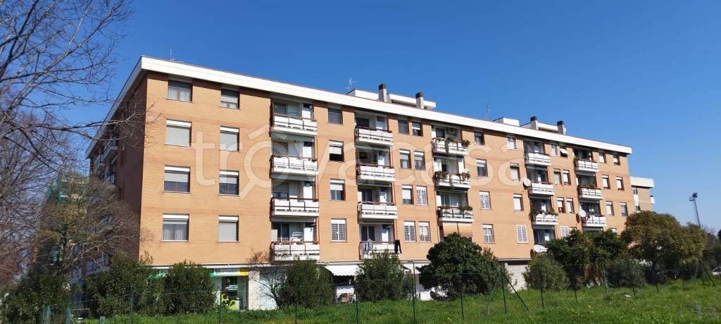 appartamento in vendita a Roma in zona Acilia