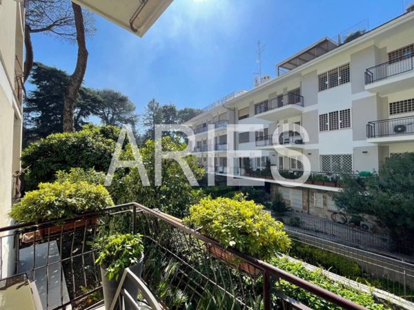 appartamento in vendita a Roma in zona EUR