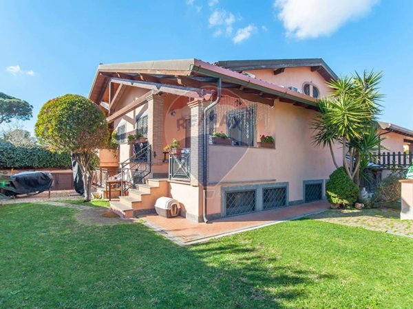casa indipendente in vendita a Roma in zona Infernetto