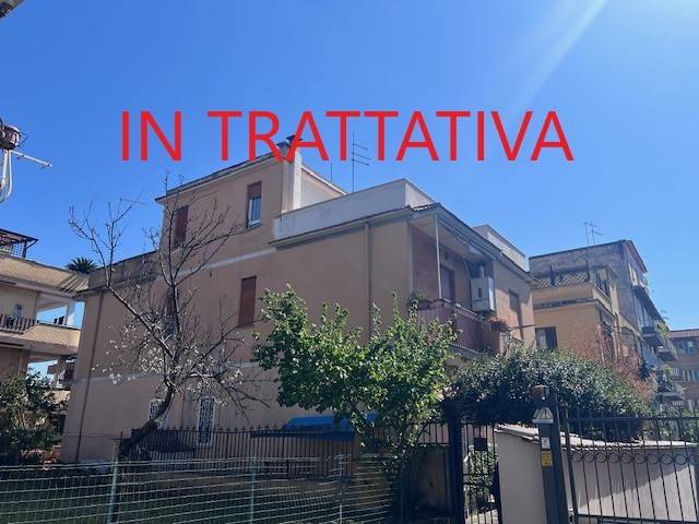 appartamento in vendita a Roma in zona Tor Bella Monaca