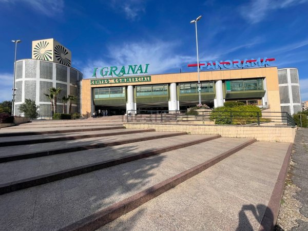 locale commerciale in vendita a Roma