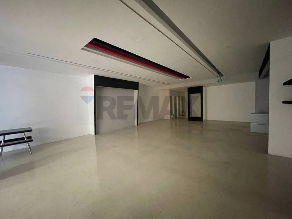 locale commerciale in vendita a Roma