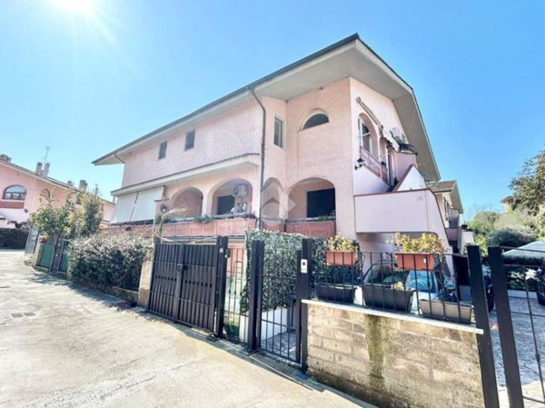 casa indipendente in vendita a Roma in zona Ardeatino