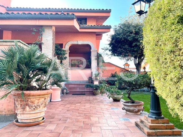 casa indipendente in vendita a Roma in zona Infernetto