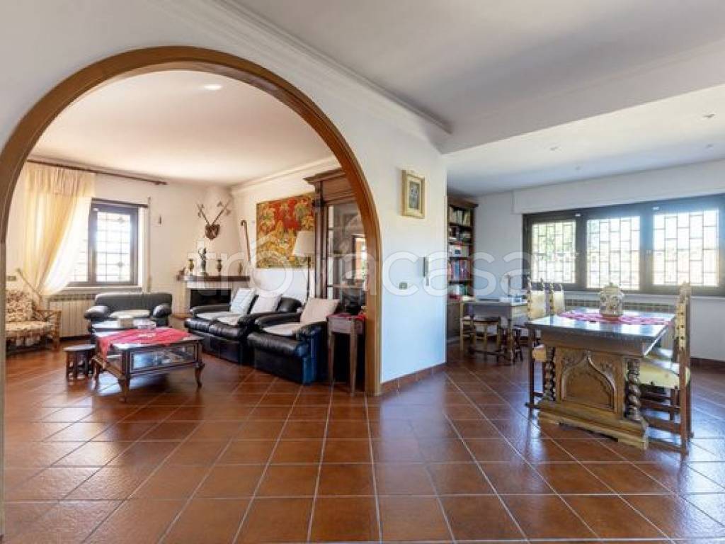casa indipendente in vendita a Roma in zona Valle Muricana