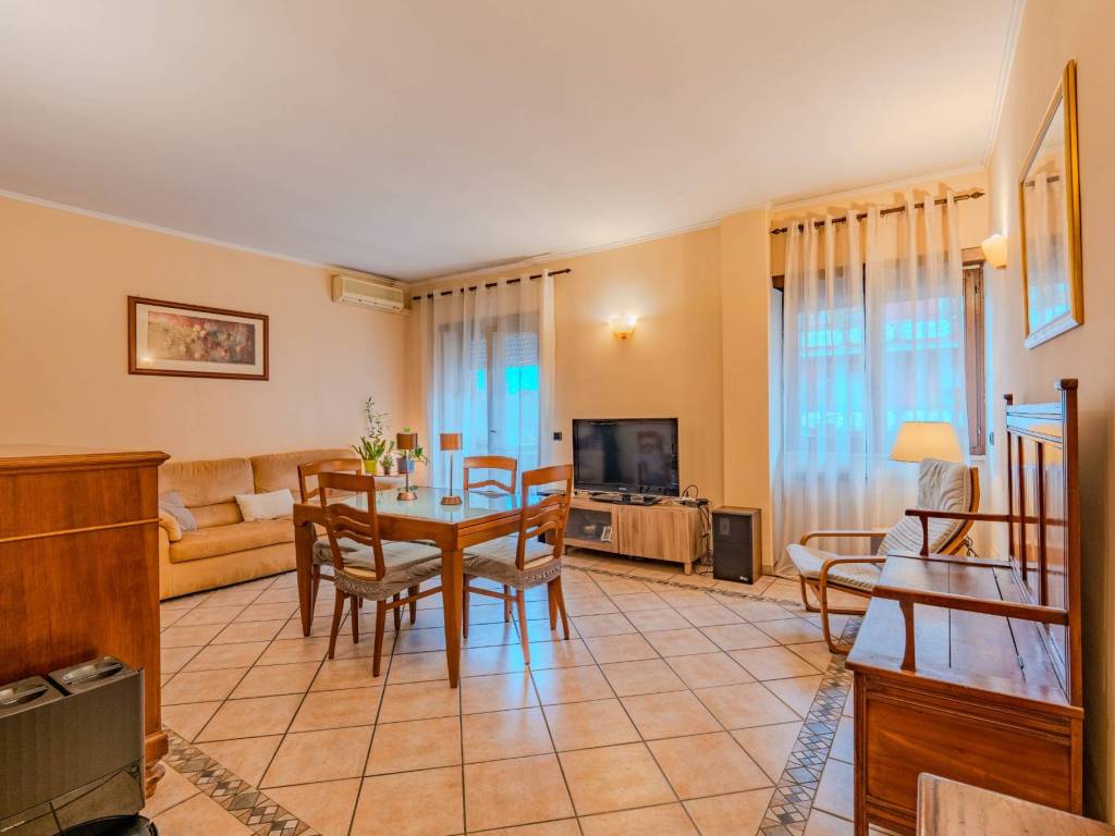 appartamento in vendita a Roma in zona Tuscolano