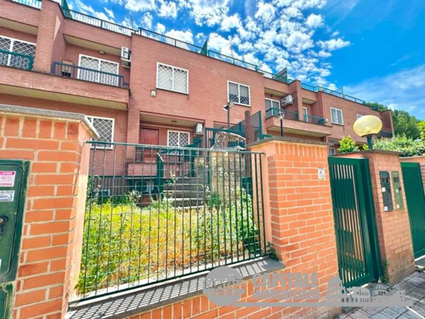 casa indipendente in vendita a Roma in zona Torrino
