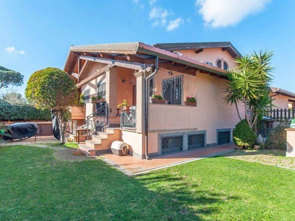 casa indipendente in vendita a Roma in zona Infernetto