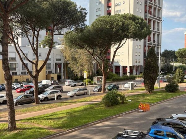 ufficio in vendita a Roma in zona Torrino