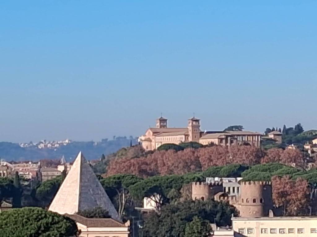 appartamento in vendita a Roma in zona Ostiense