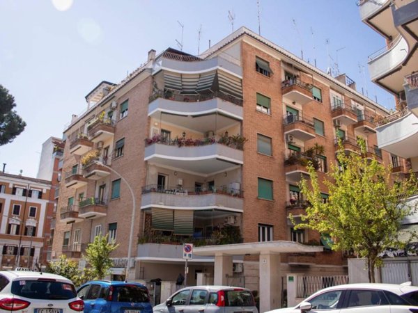 appartamento in vendita a Roma in zona Tuscolano